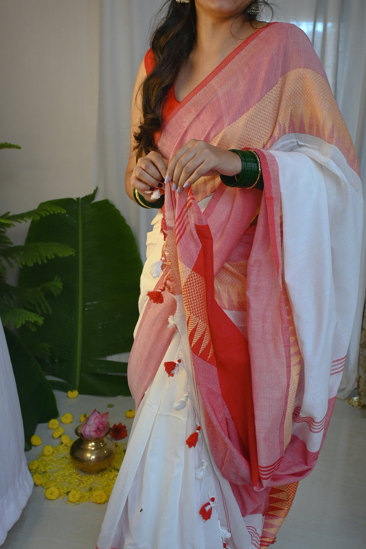 RangDhaaga White with Pink Temple Border Saree