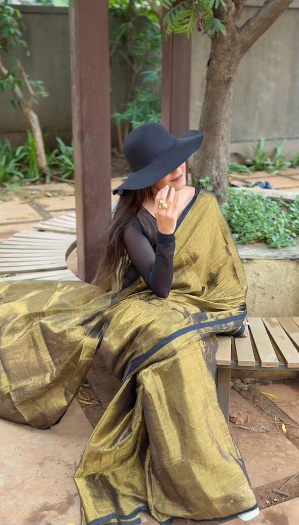 RangDhaaga Metallic golden with black border Raga Tissue Saree