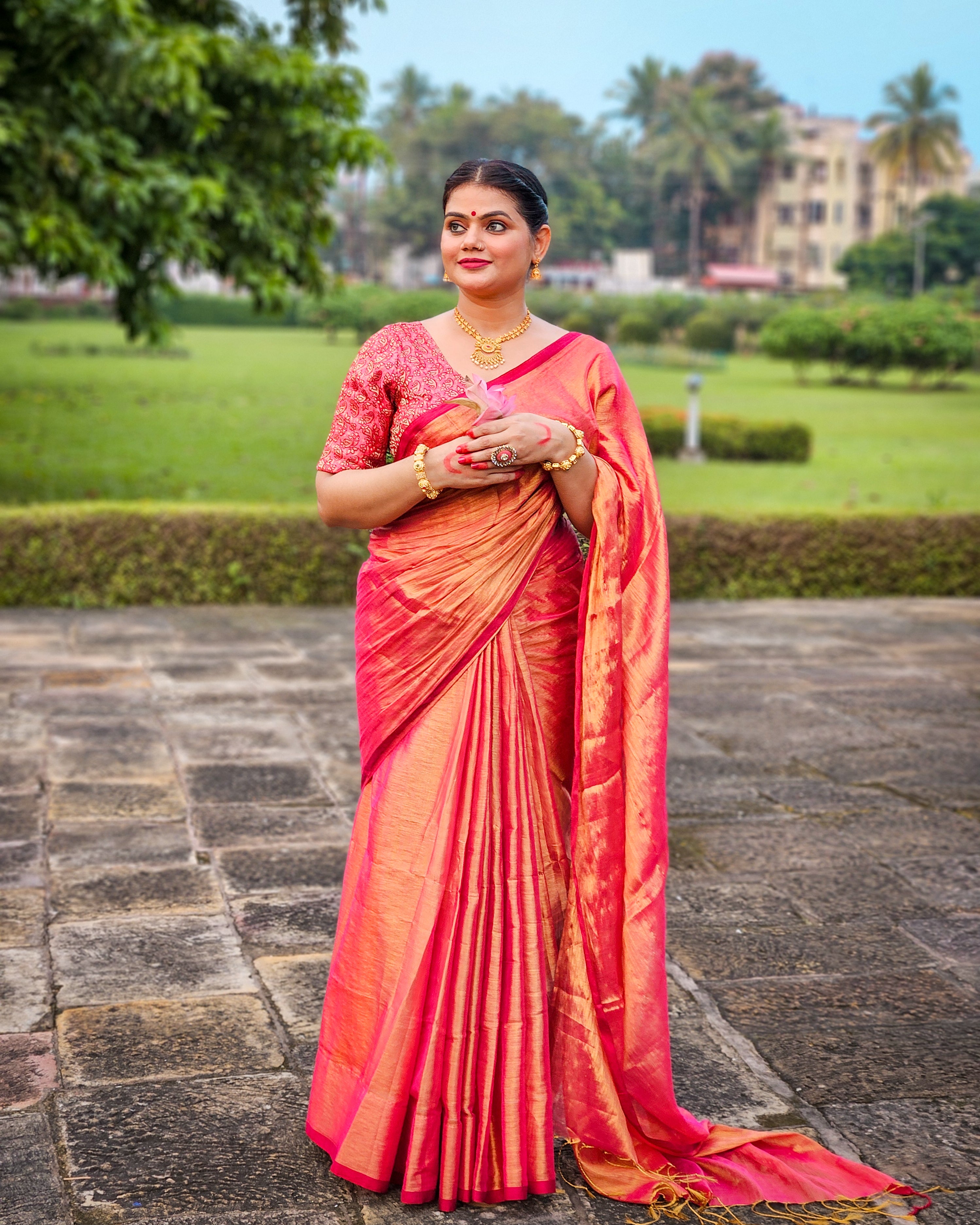 RangDhaaga Surya Kiran with pink border Raga Tissue Saree