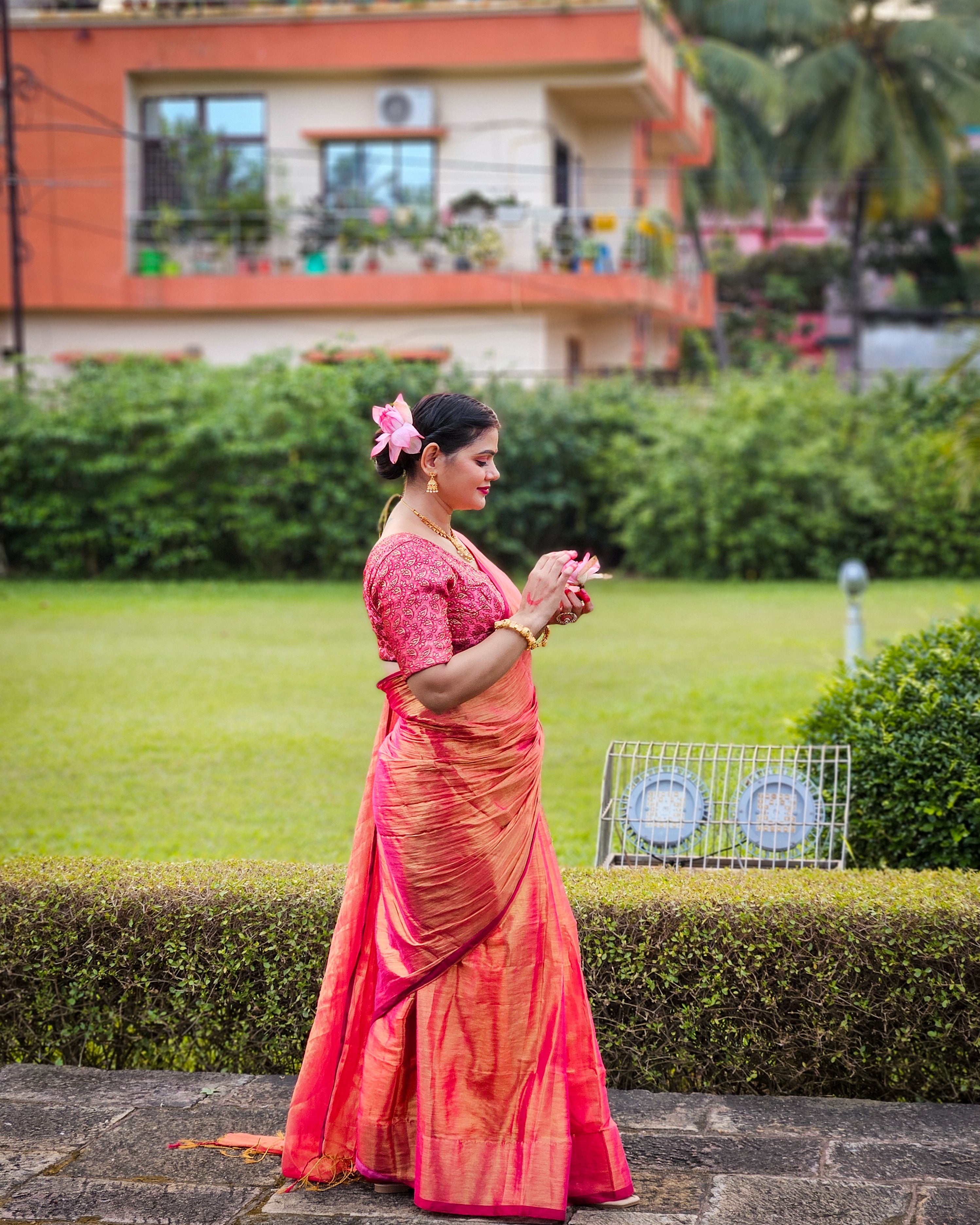 RangDhaaga Surya Kiran with pink border Raga Tissue Saree
