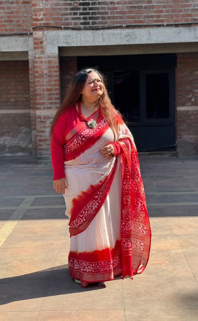 Rangdhaaga Red with off-white Batik Linen Saree