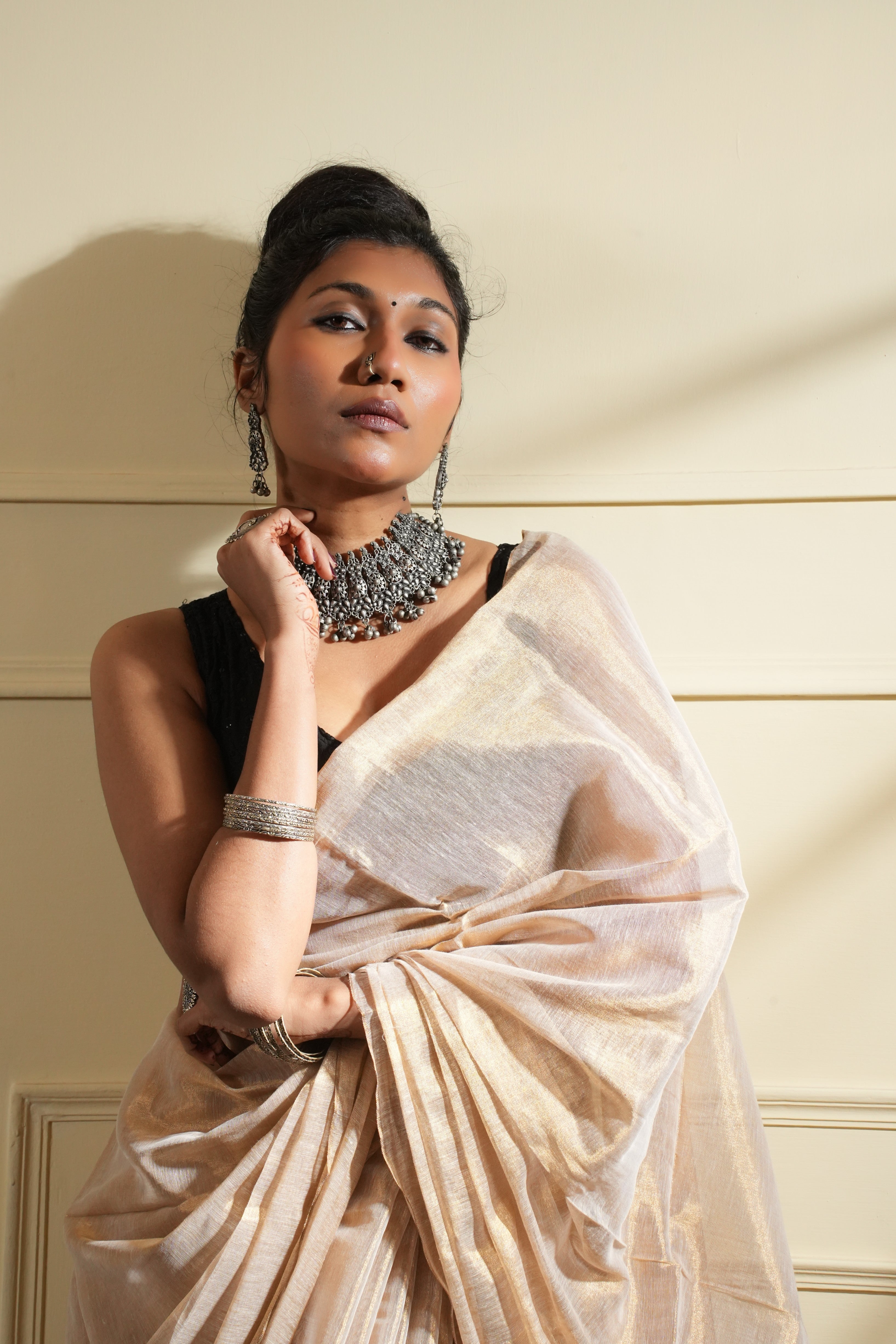 RangDhaaga Off White with Golden Dual Tone Raga Tissue Saree - By Shreya