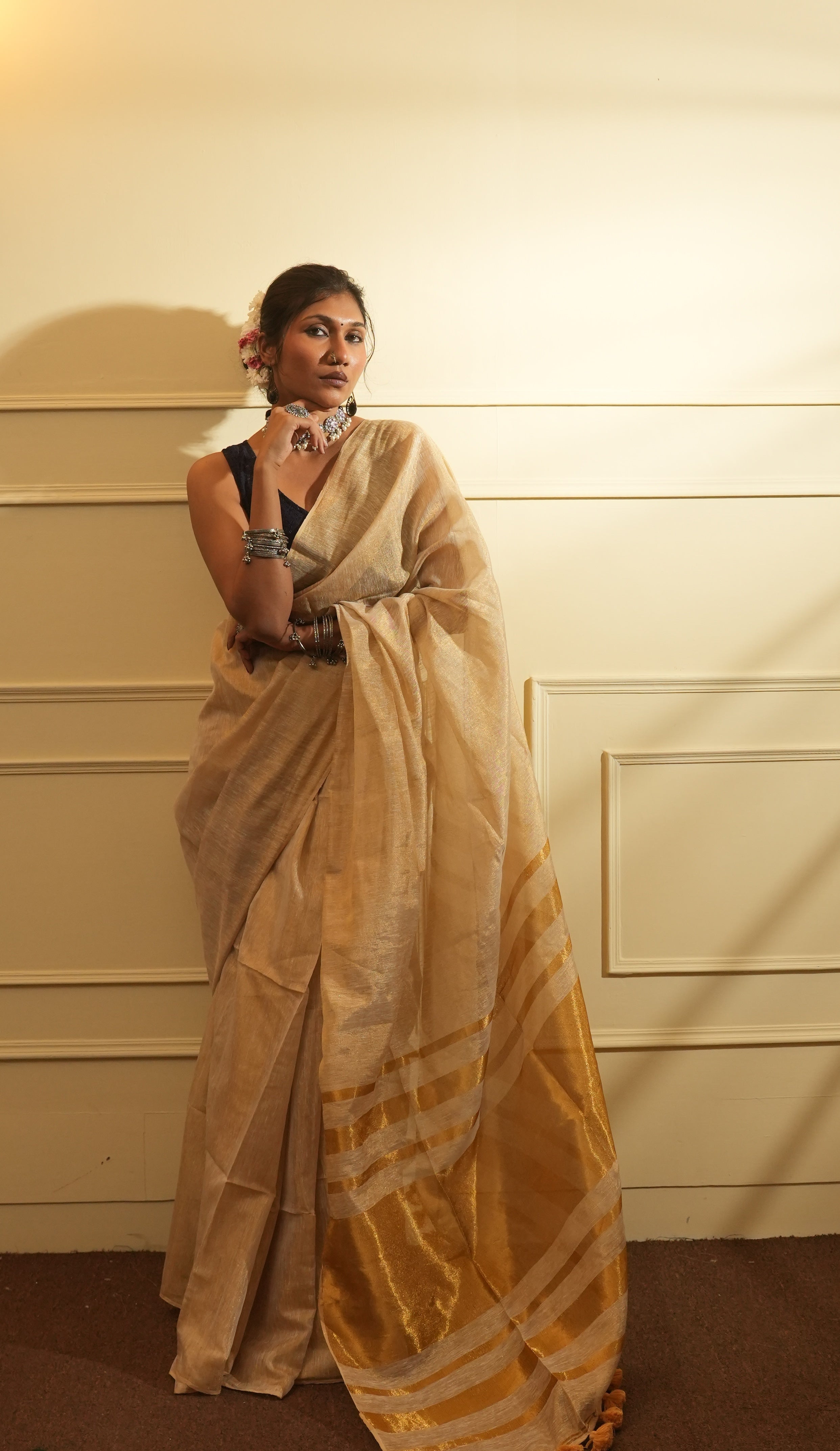 Rangdhaaga Off White With Golden Dual Tone Tissue Linen Saree - By Shreya