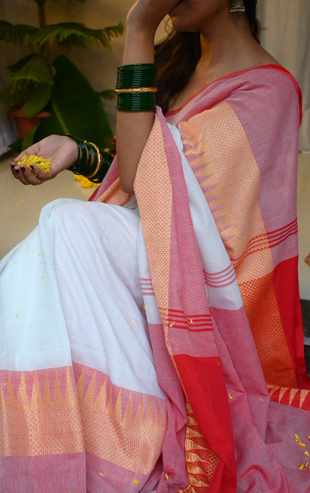 RangDhaaga White with Pink Temple Border Saree