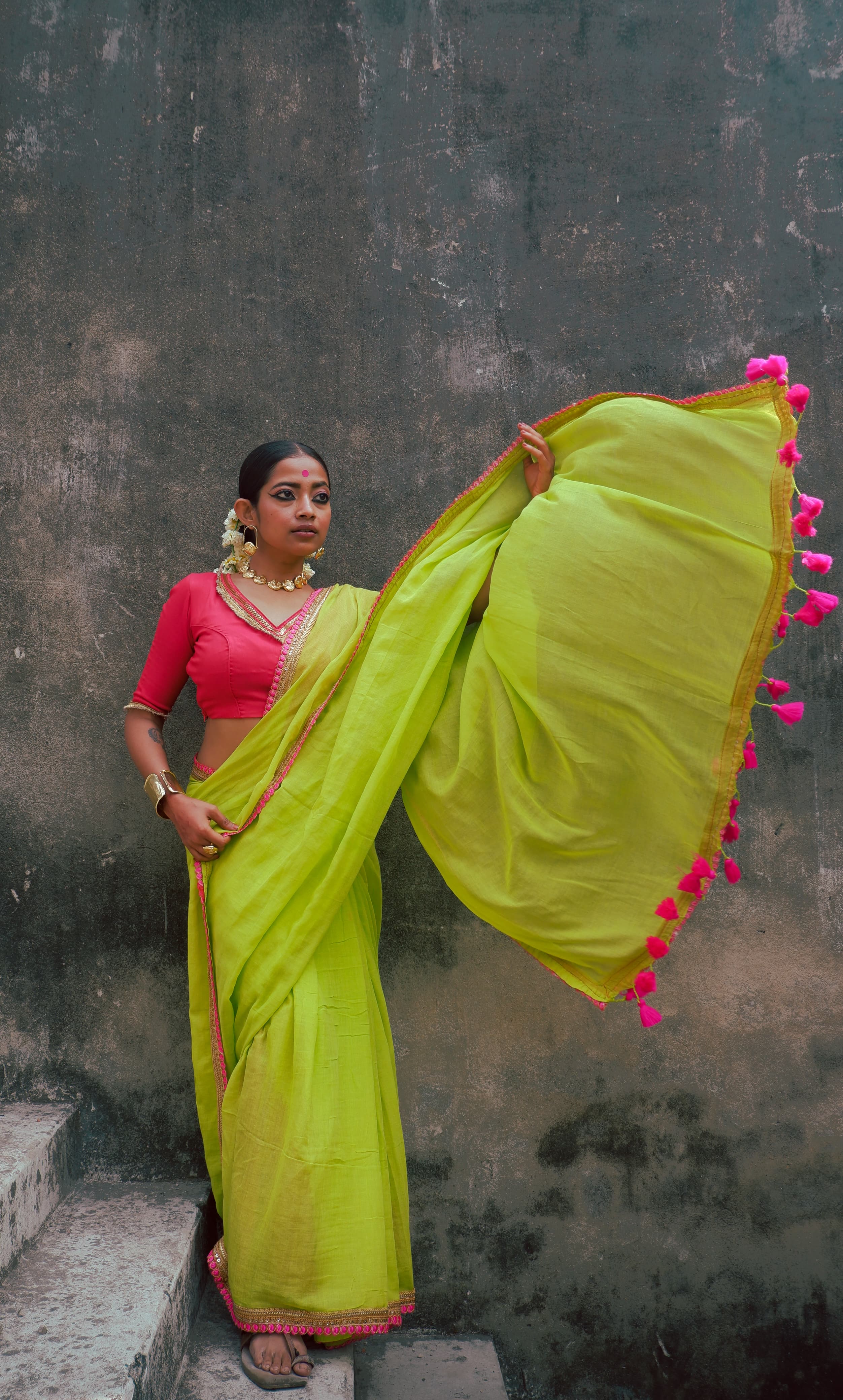 Rangdhaaga Neon Zari Mulmul Cotton Saree mul cotton saree By Ankita