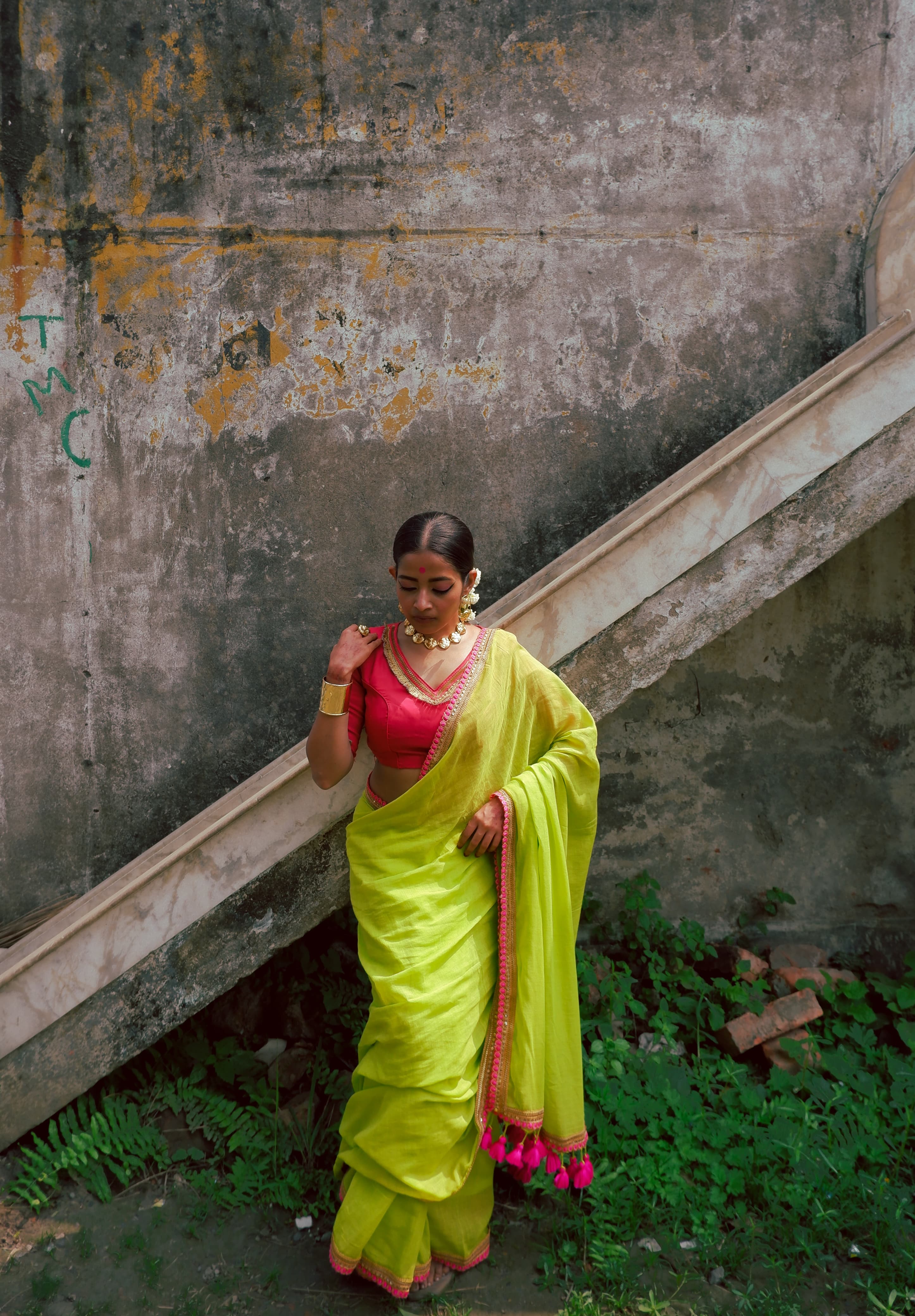 Rangdhaaga Neon Zari Mulmul Cotton Saree mul cotton saree By Ankita