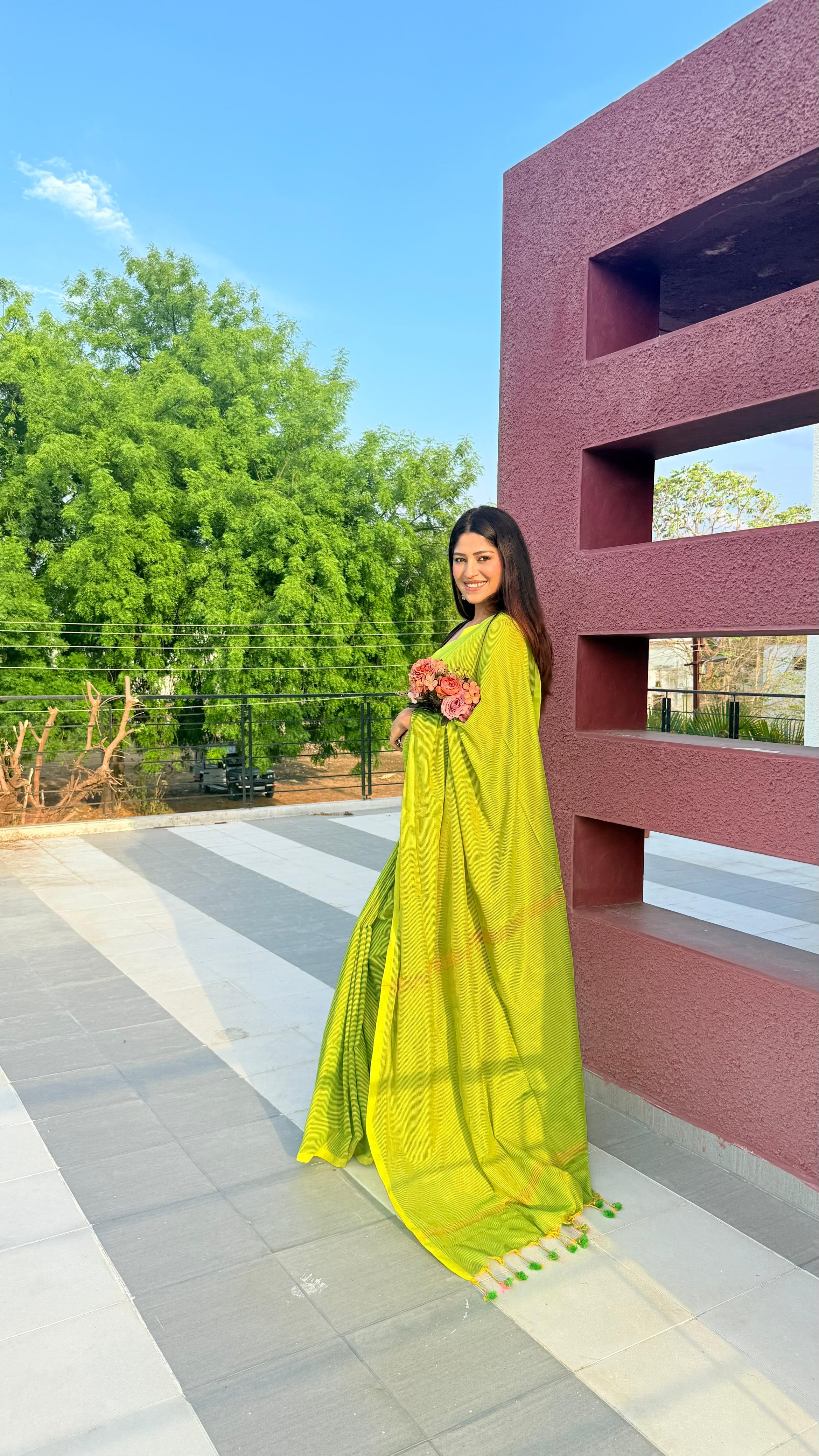 Rangdhaaga dualtone parrot green mini zari lining cotton saree