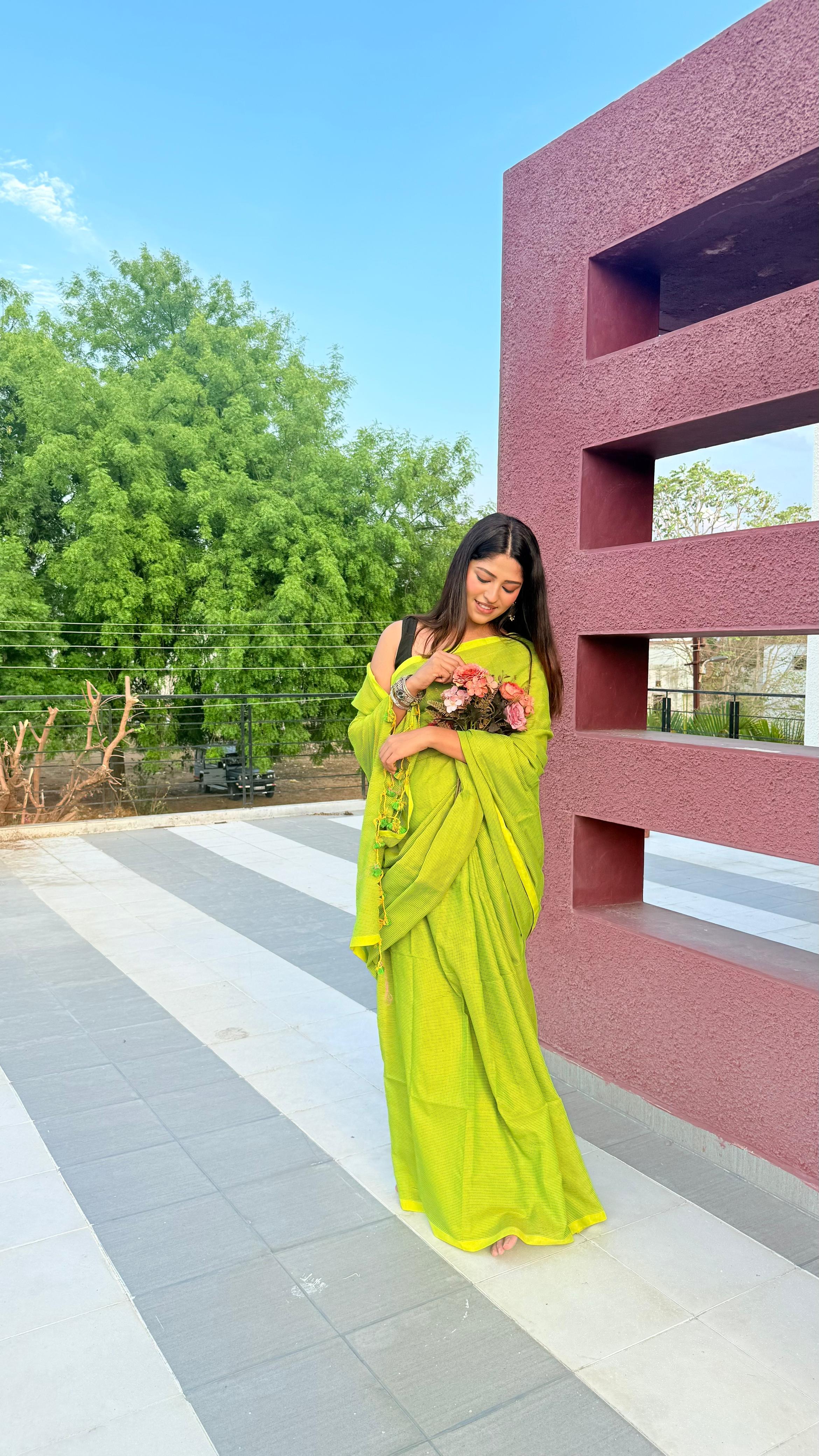 Rangdhaaga dualtone parrot green mini zari lining cotton saree