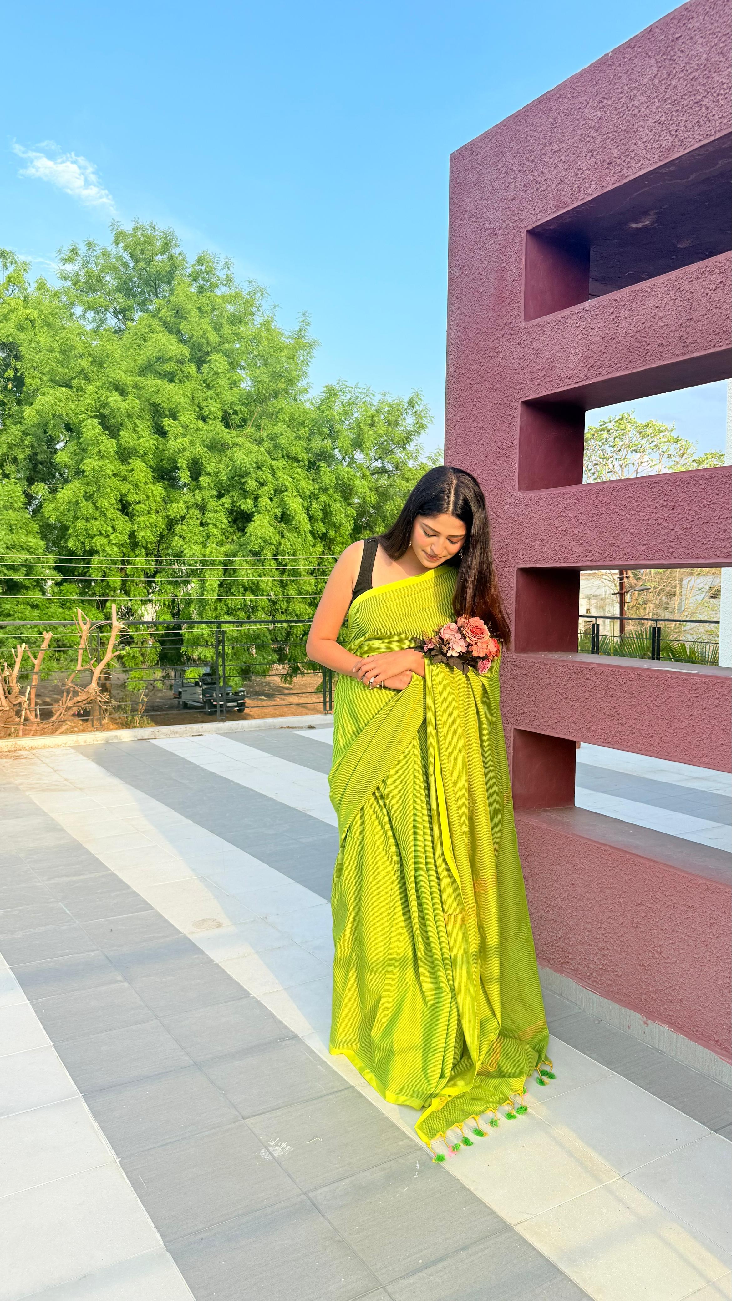 Rangdhaaga dualtone parrot green mini zari lining cotton saree