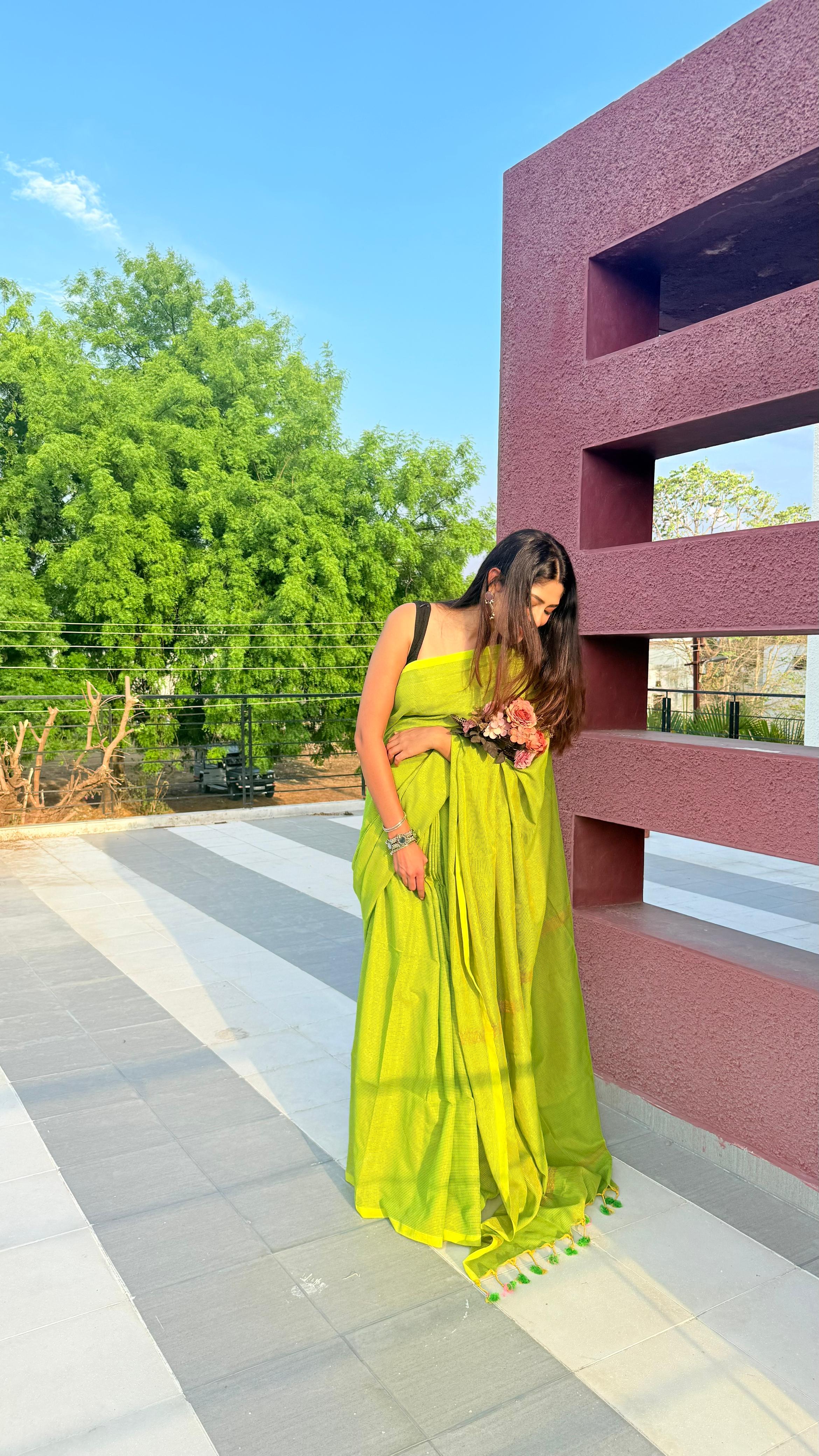 Rangdhaaga dualtone parrot green mini zari lining cotton saree