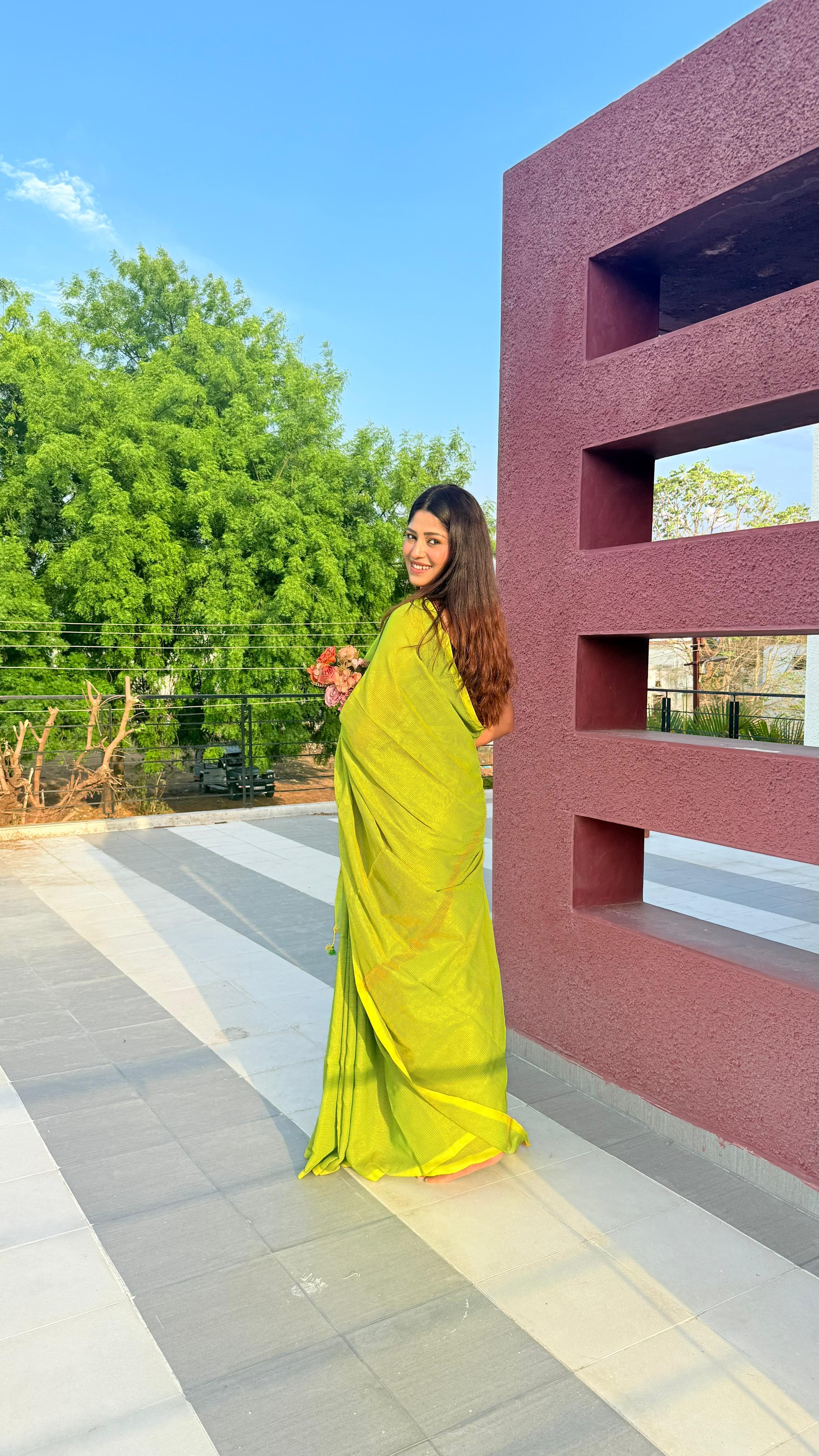 Rangdhaaga dualtone parrot green mini zari lining cotton saree
