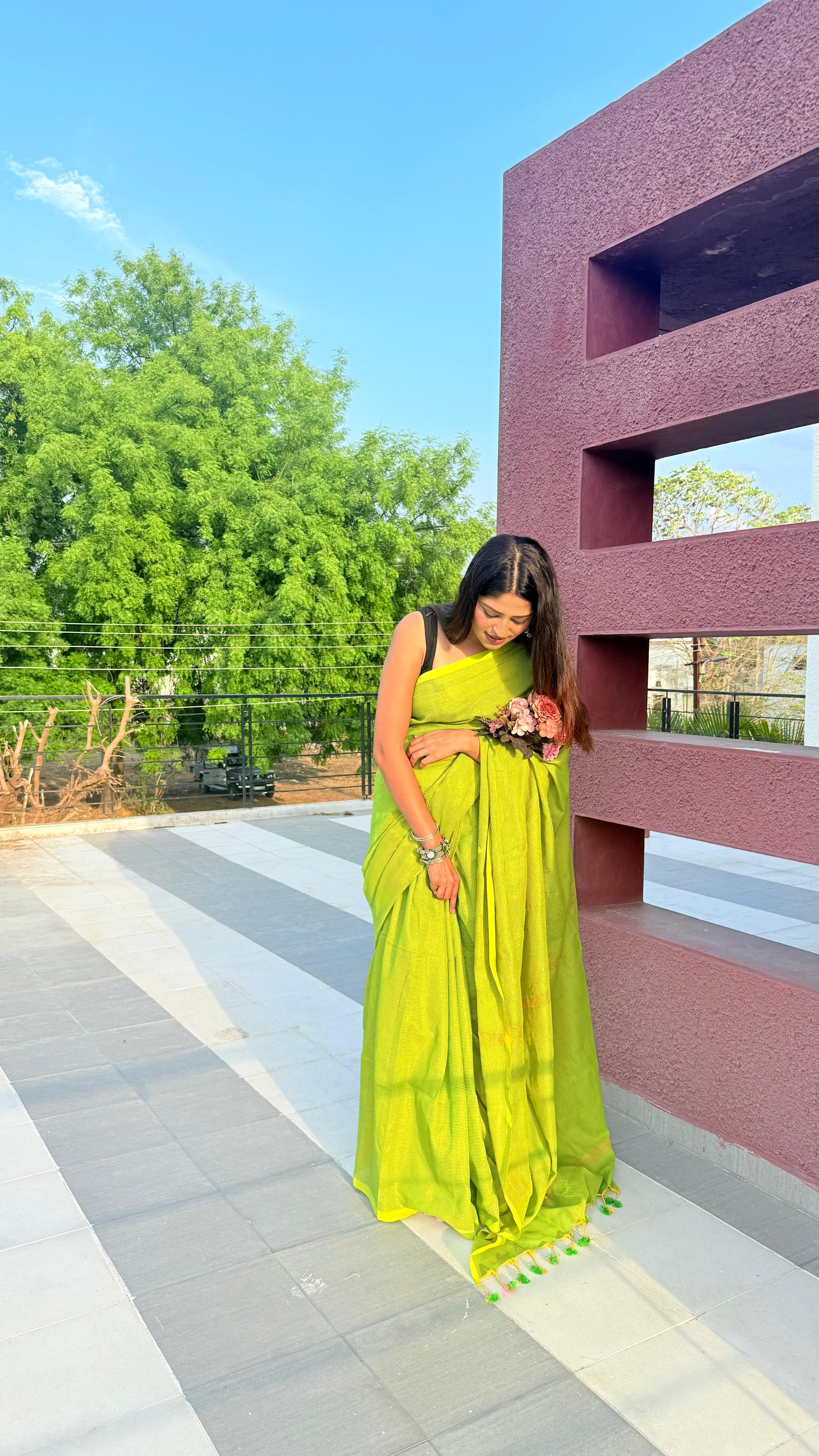 Rangdhaaga dualtone parrot green mini zari lining cotton saree