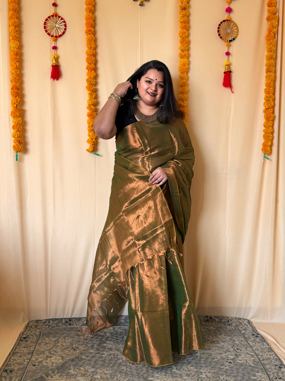 Rangdhaaga mehendi green with copper dual tone raga tissue saree