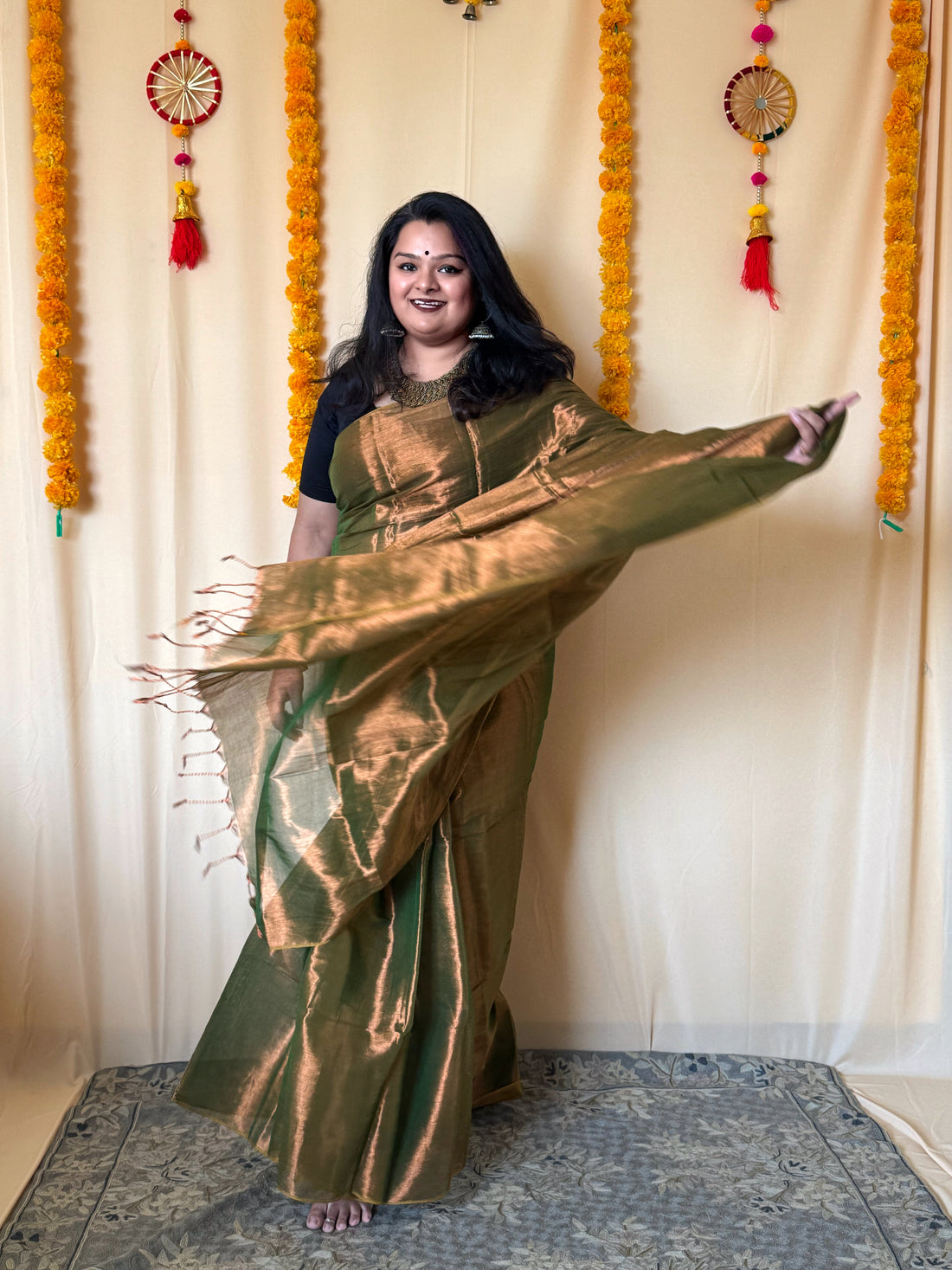 Rangdhaaga mehendi green with copper dual tone raga tissue saree