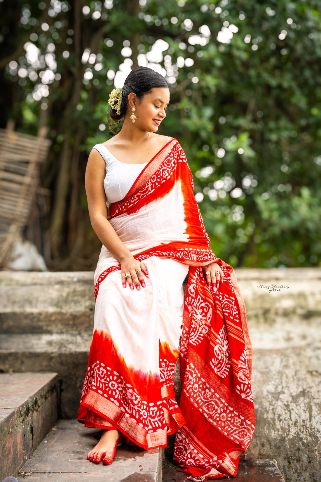 Rangdhaaga Red with off-white Batik Linen Saree