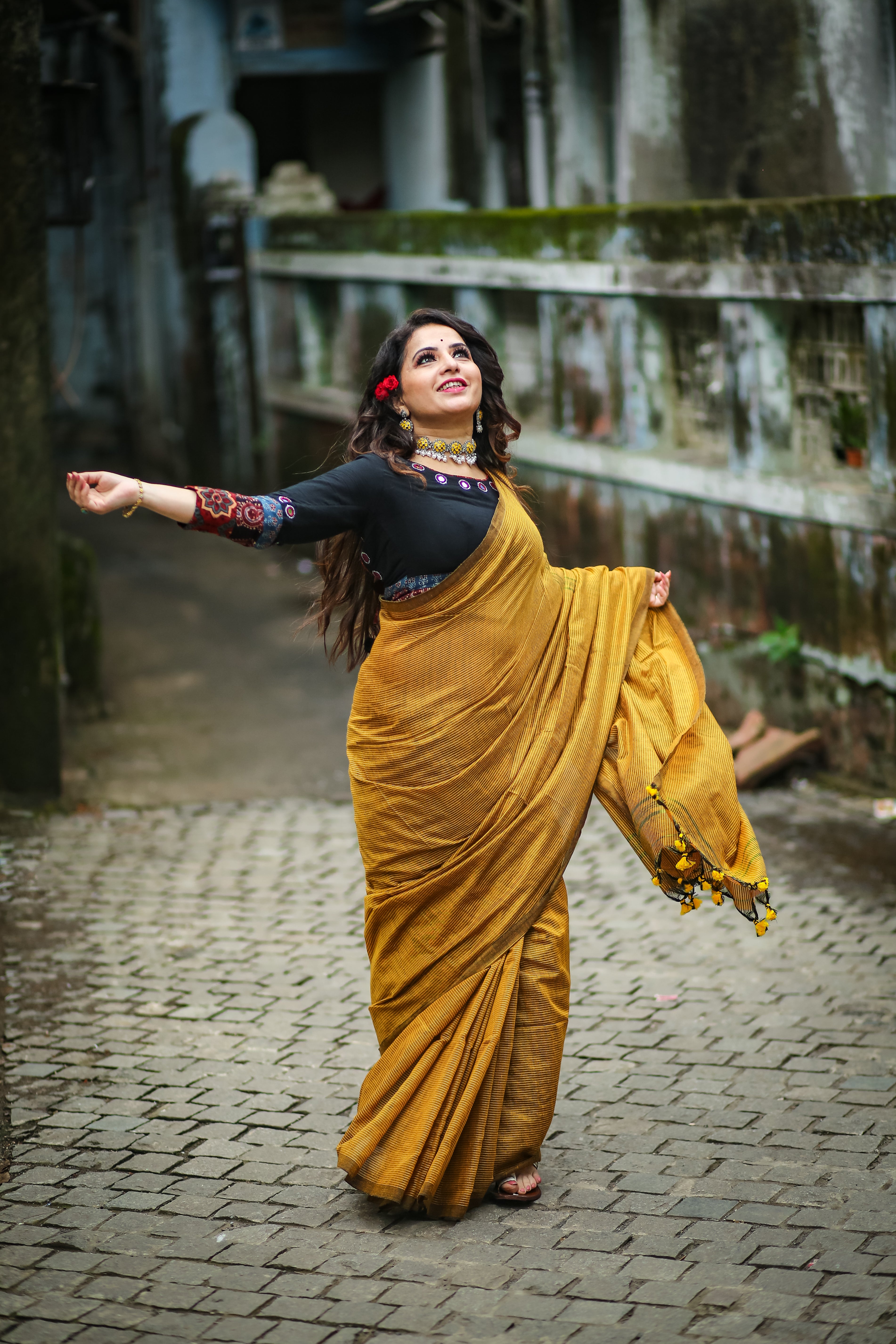 Rangdhaaga Mustard Yellow Zari lining saree