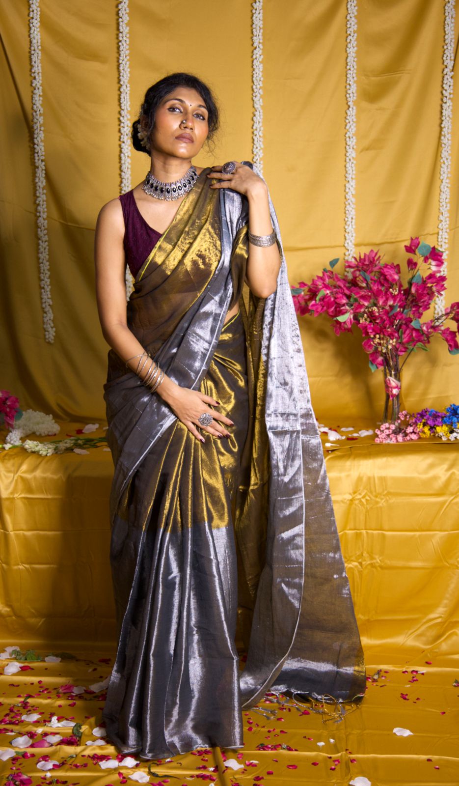 Rangdhaaga Golden and Silver raga tissue saree