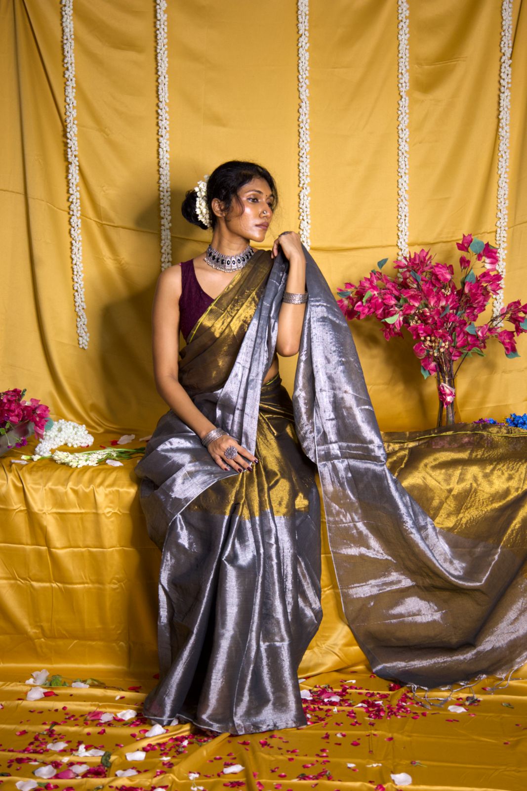 Rangdhaaga Golden and Silver raga tissue saree