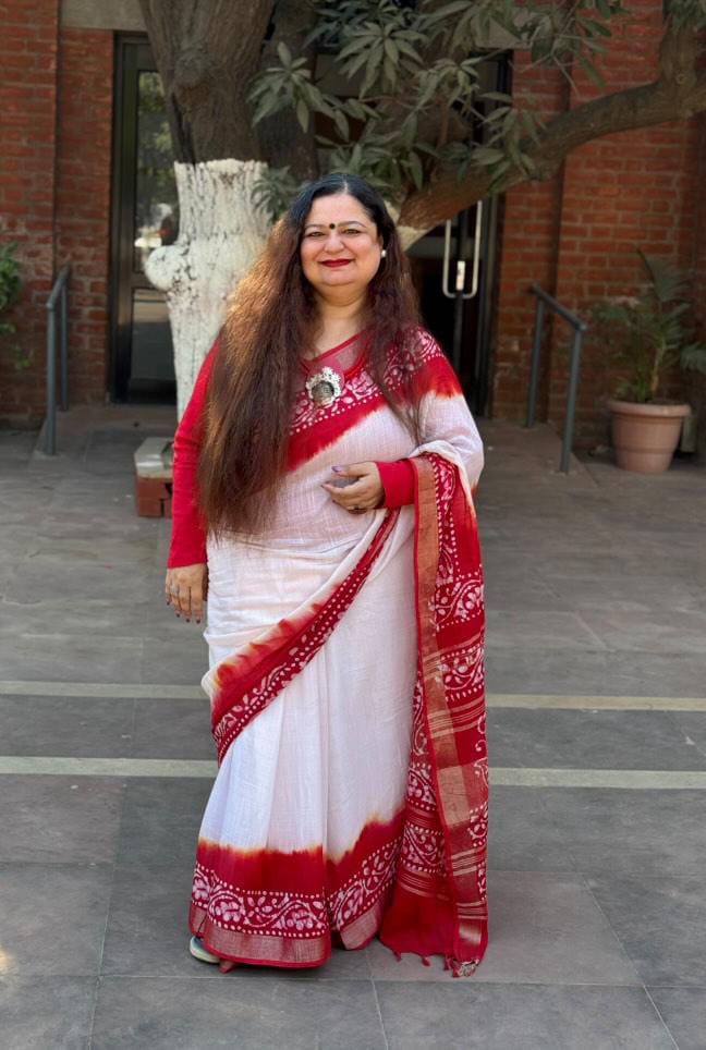 Rangdhaaga Red with off-white Batik Linen Saree