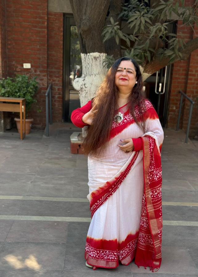 Rangdhaaga Red with off-white Batik Linen Saree