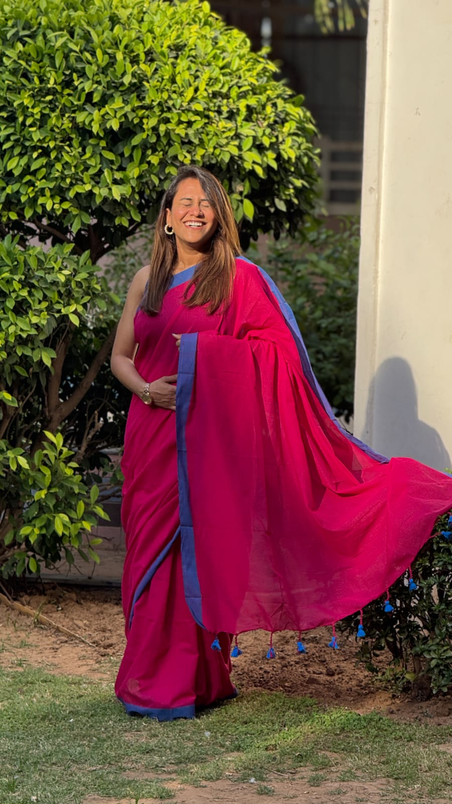 Rangdhaaga Ranipink contrast blue border cotton saree by Zarna