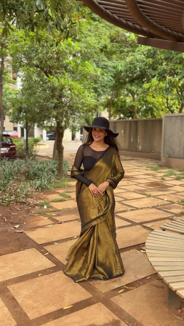 RangDhaaga Metallic golden with black border Raga Tissue Saree