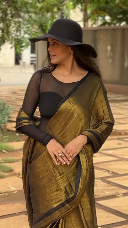 RangDhaaga Metallic golden with black border Raga Tissue Saree