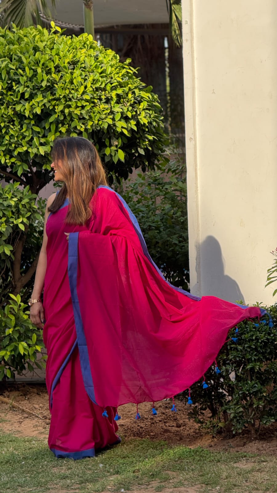 Rangdhaaga Ranipink contrast blue border cotton saree by Zarna